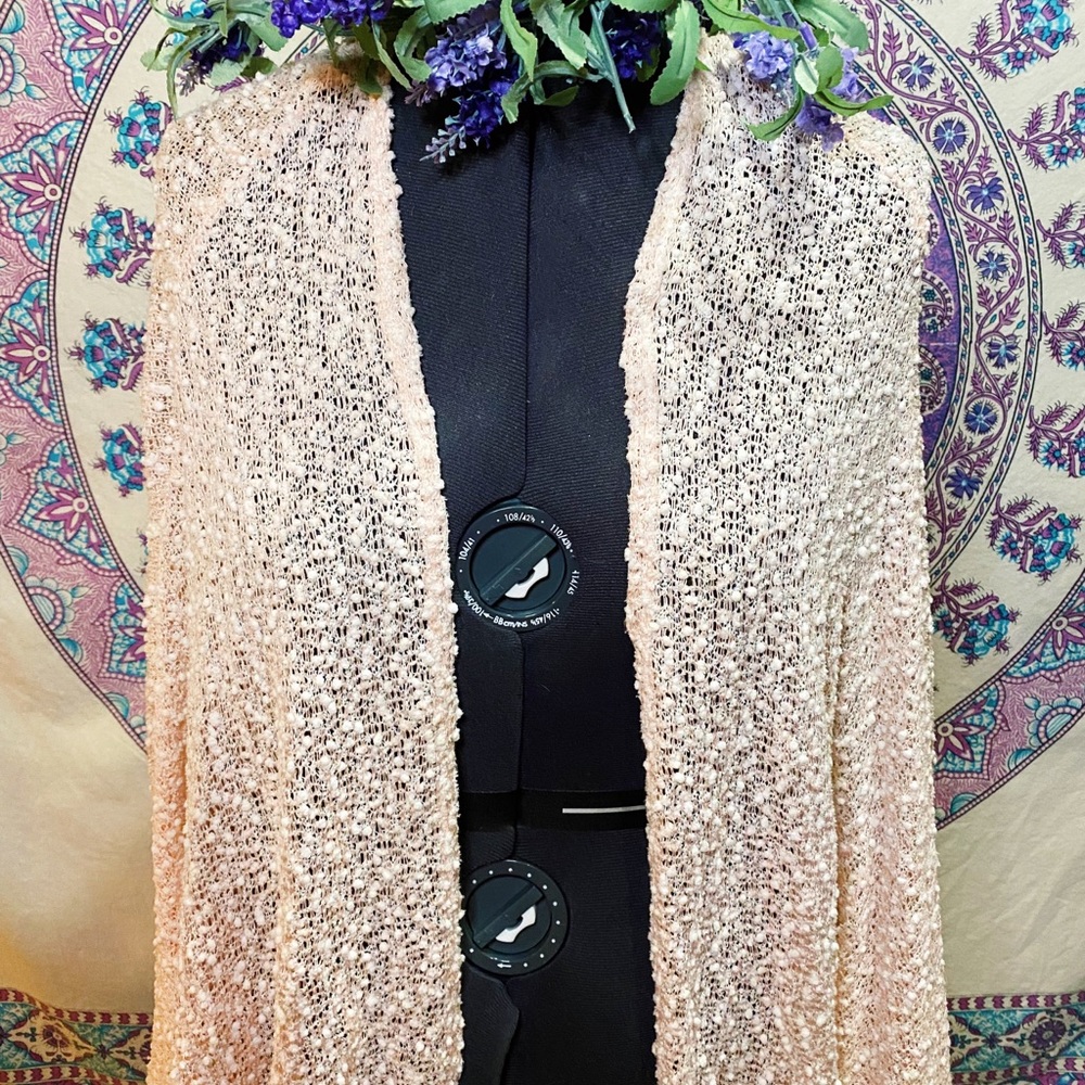 Cute light pink shall jacket. Big billow sleeves!